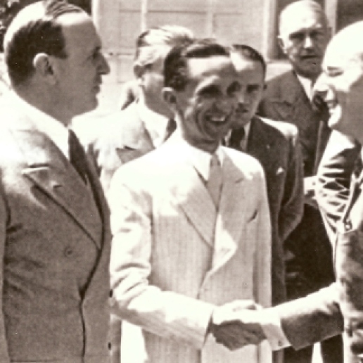 Gustaf Gründgens cumprimentado por Joseph Goebbels.